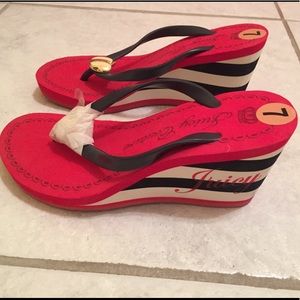 Juicy couture flip flop wedges